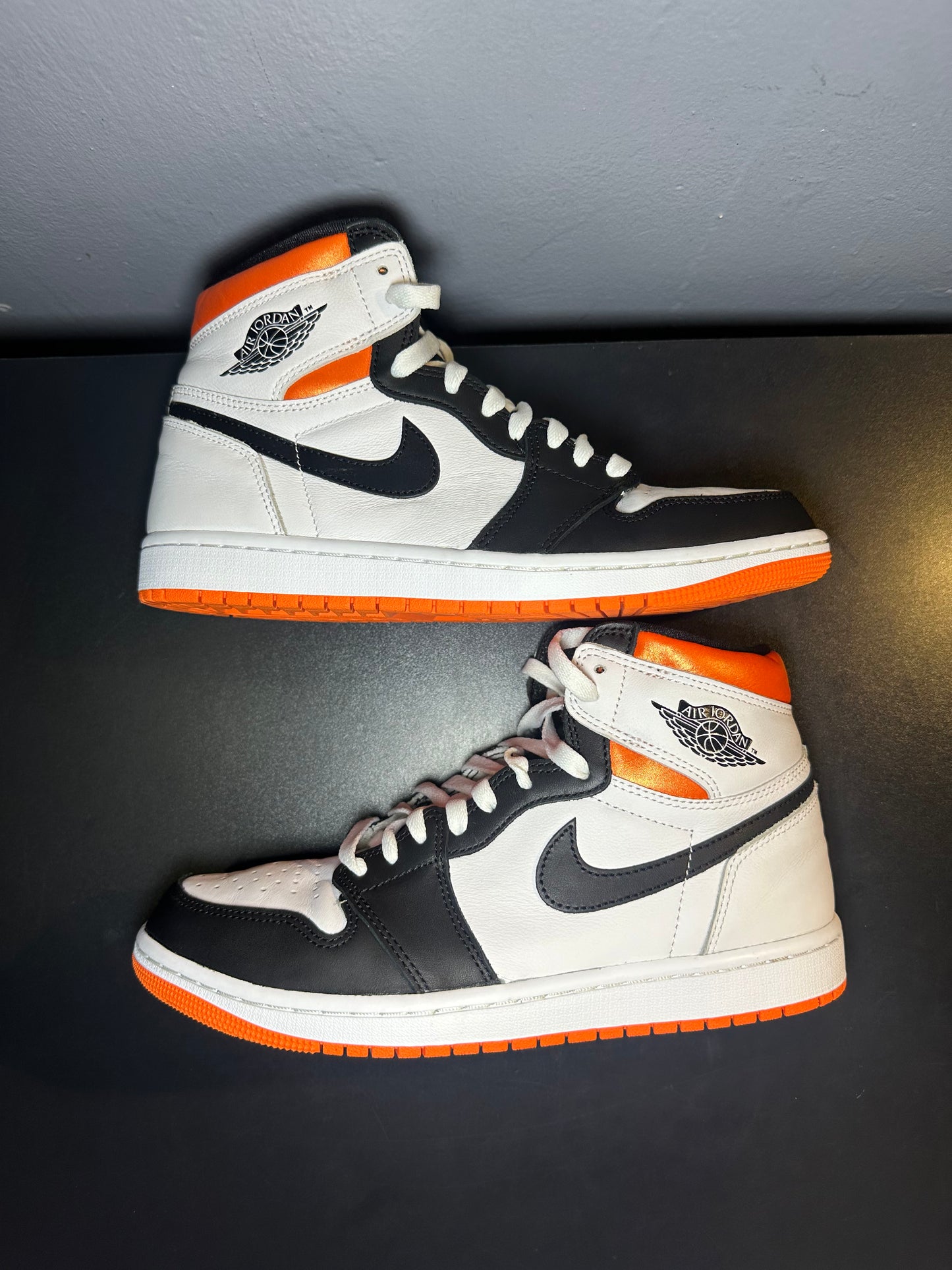 Jordan 1 Retro High “Electro Orange”