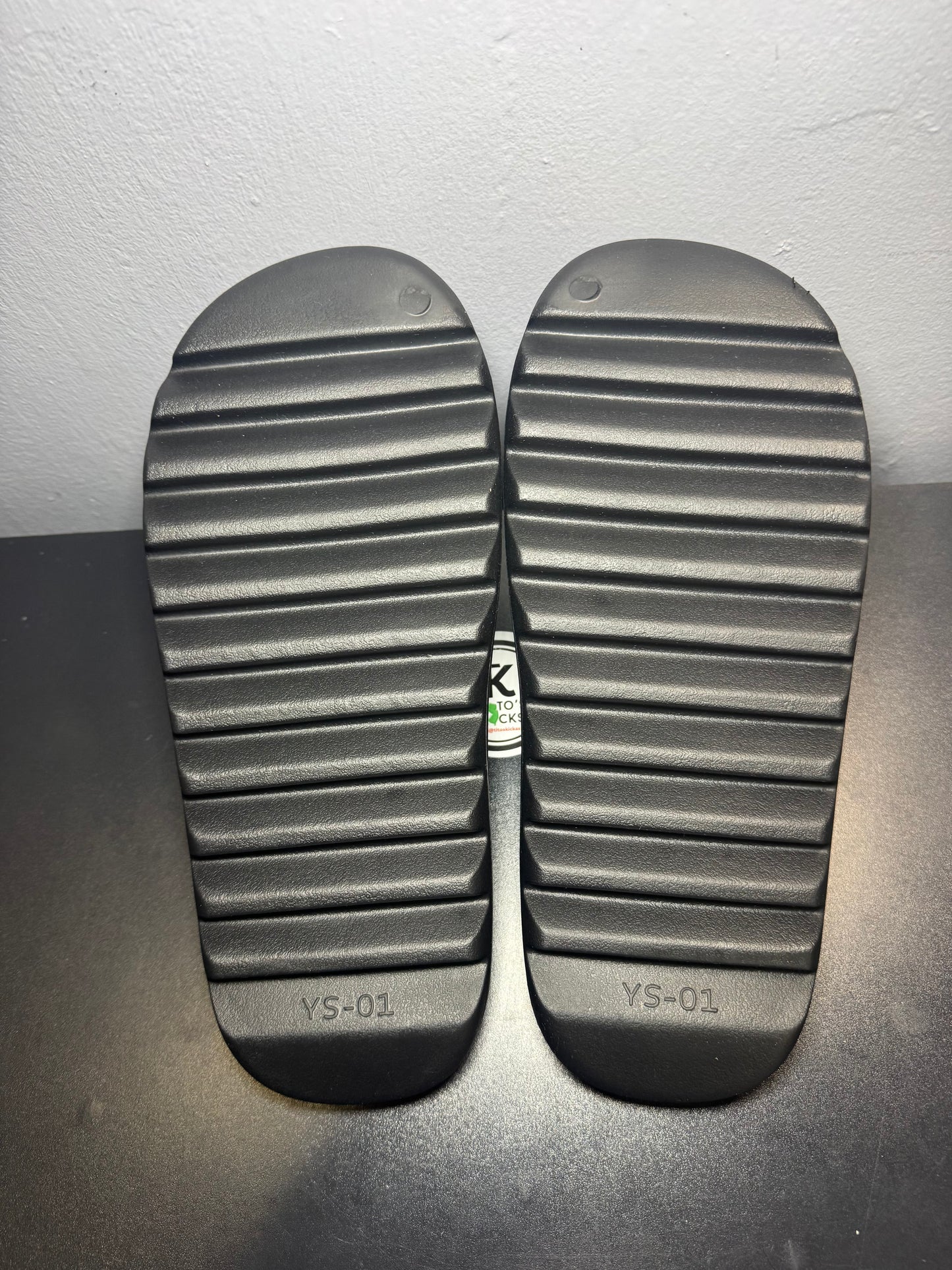 Yeezy Slide “Black” YS-001