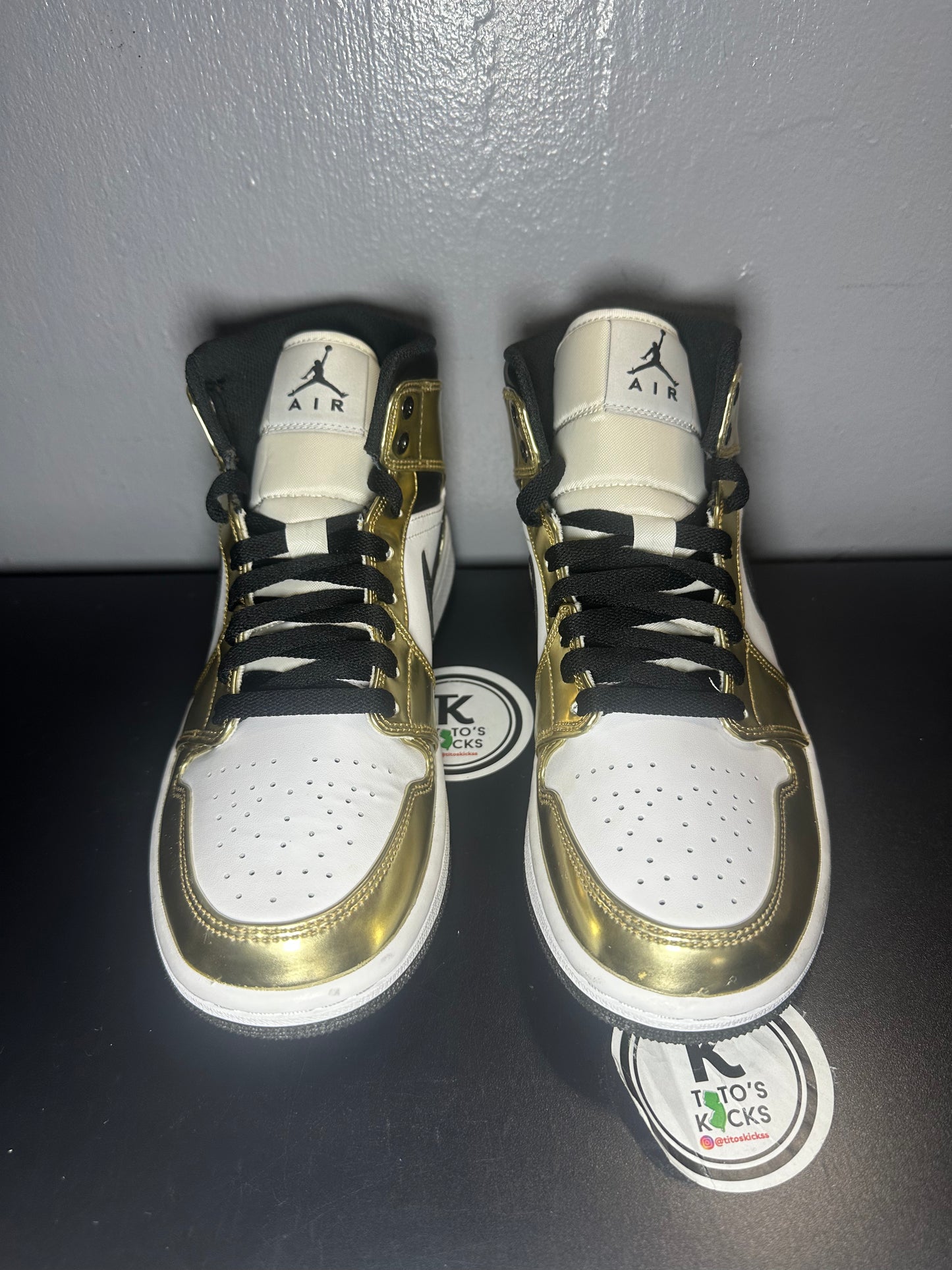 Jordan 1 mid “Metallic Gold”